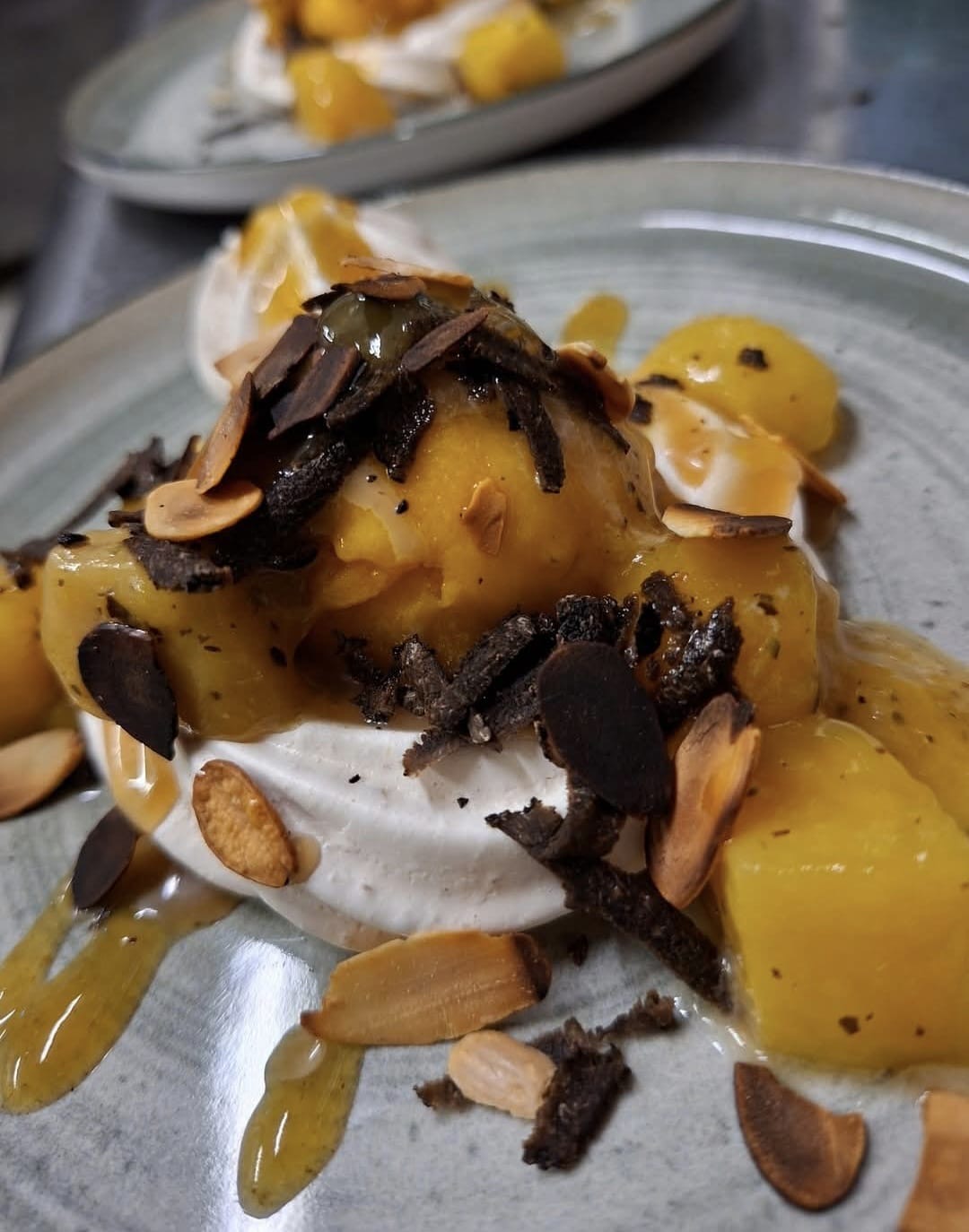 Dessert meringue mangue et chocolat